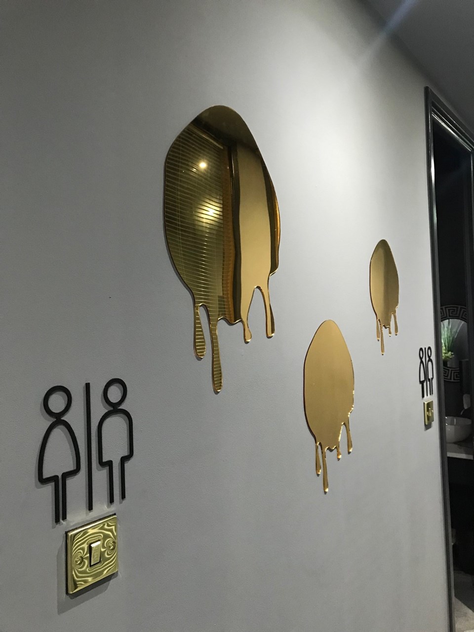 The Lux Clinic Reflective Interior Mirrors