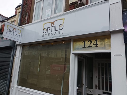 Optilo Eyecare - Illuminated Fascia Sign Tray & Projecting sign