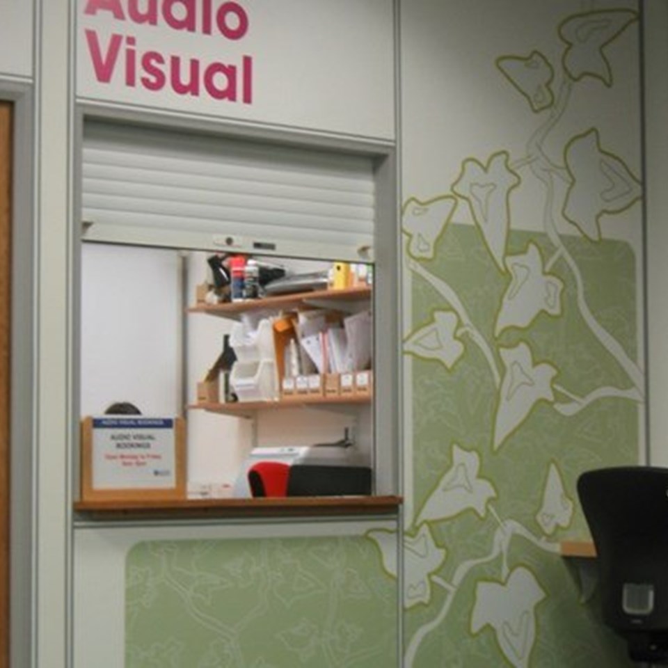 93 535 Decorative Displays For Bath University