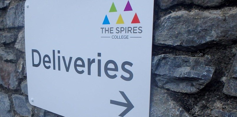 Education External Signs Wall Mounted Directional Sign For Spires College