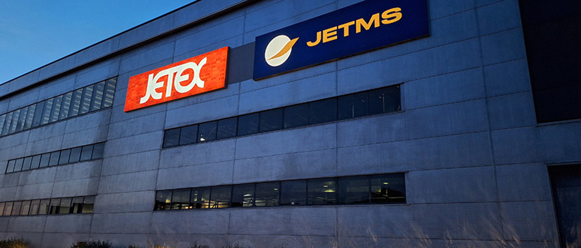 Jetms Biggin Hill Airport: Illuminated Signage & Interior Graphics
