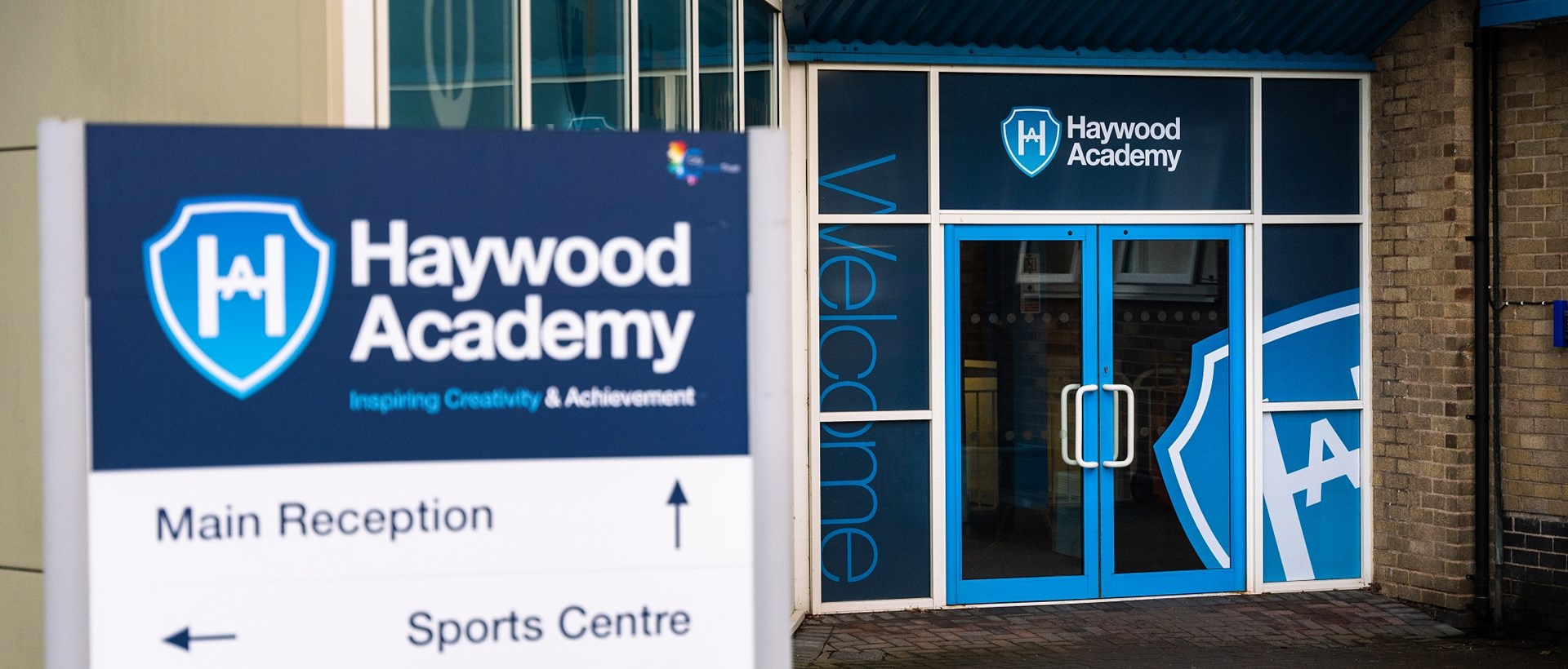 SO Visual Signs Express Haywood Academy 010 (1)