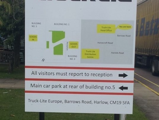 Truck Lite Europe - Directional Sign