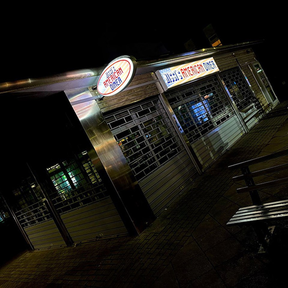 Nissi's American Diner External Signs New 2