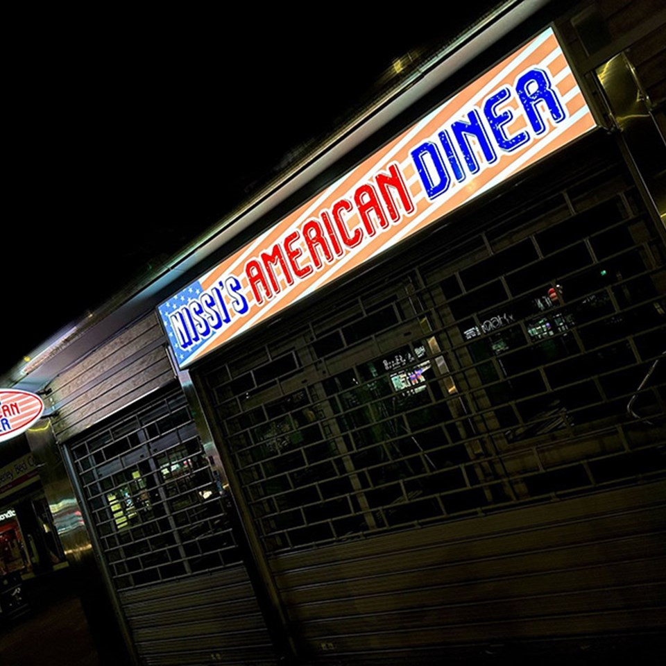 Nissi's American Diner External Signs NEW