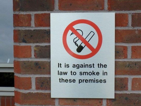 Health & Safety Signs Wall Mounted Exterior No Smoking Sign For Vine Property Maintenance