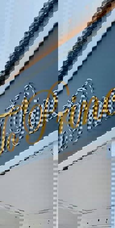 Flat cut lettering & logos