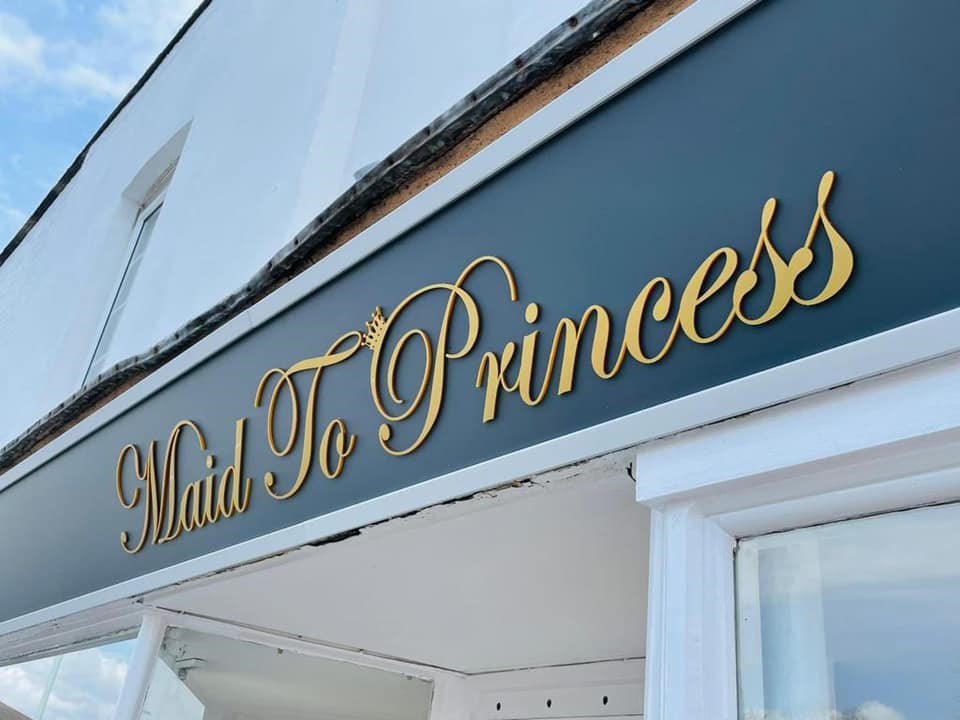 Flat cut lettering & logos
