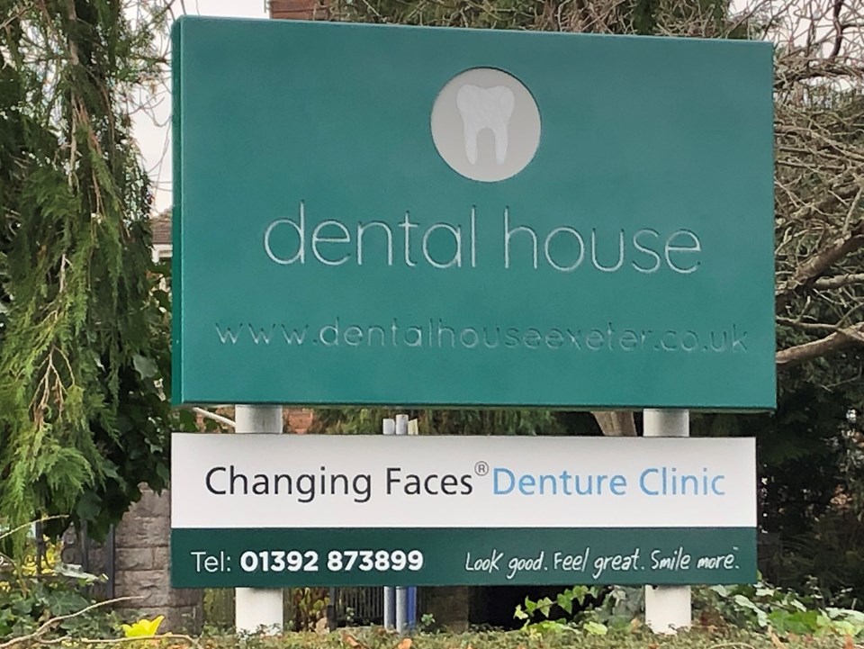 Dental HousePost & Panel Sign