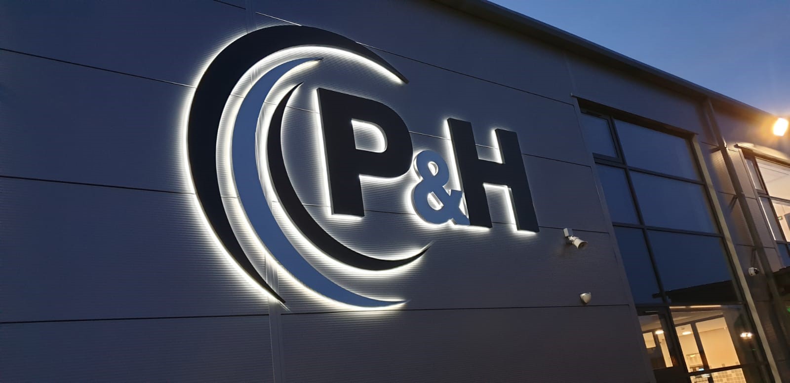 Illuminated Signs & Outdoor LED Signage – Signs Express