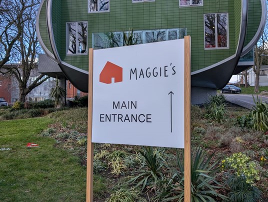Maggie's - Post and Panel (1)